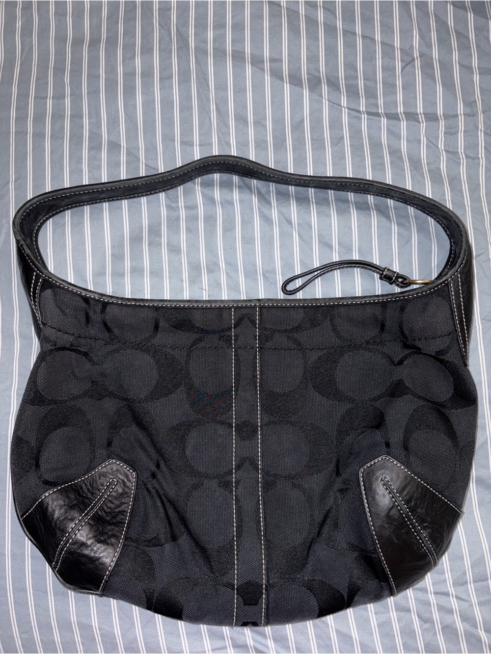 VINTAGE COACH HOBO SHOULDER BAG IN BLACK SIGNATURE JACQUARD